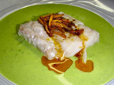 Hake with green pepper broth and fried garlic oil