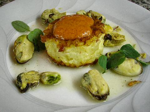 Peppered mussels with risotto cake
