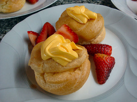 Lucuma cream puffs