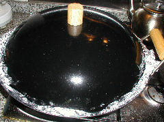 Sealed wok smoker