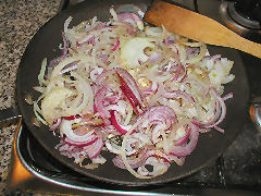 Sliced onions for marmalade