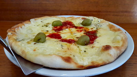 Pizzeria La Posta - pizzaetta mozzarella