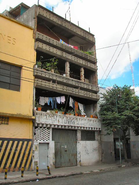 Not so abandoned building on Aguero