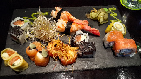 Akira Nikkei - sushi selection