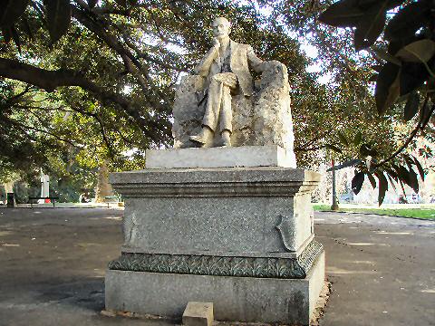 Statue of Emilio Mitre