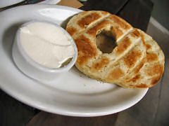 Big Mamma - toasted bagel with cream cheese