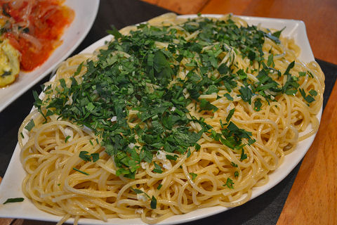 Color Palate of Italy - Core Ingredients - Spaghetti Aglio e Olio