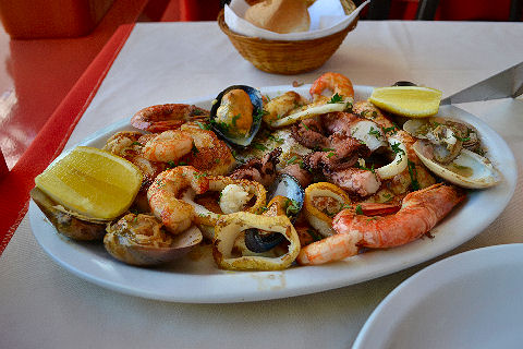 Rotiseria Don Jose - parrillada de mariscos y pescados