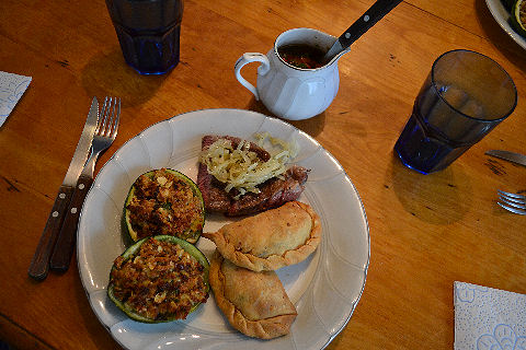 Empanadas, zapallitos rellenos, cuadril