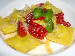 Freud y Fahler - ravioli with sun dried tomatoes