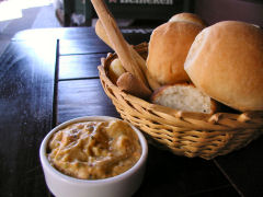 Janio - bread basket