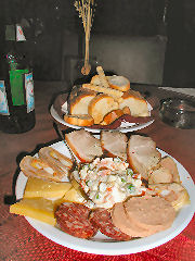 La Marca de Burgos - fiambres and bread