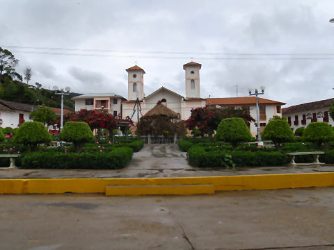 Lamud - plaza de armas