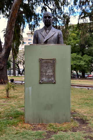 Plaza Lavalle - Romulo Naon