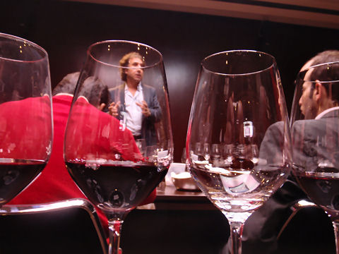 Marcelo Pelletiri presenting a vertical of Lindaflor