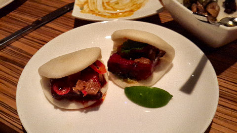 Masa 14 - pork belly steamed buns