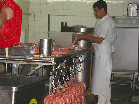Mercado del Progreso - sausage making