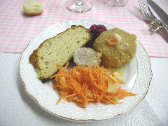 Mis Raices - gefilte fish and cholodetz