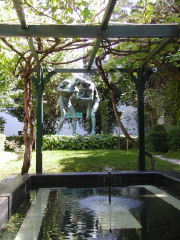 Casa Yrurtia courtyard and sculpture of two boxers