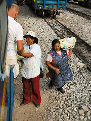 Choclo sellers in Ollantaytambo