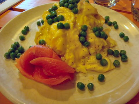 Oui Oui - brioche with scrambled eggs