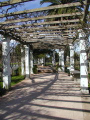 Parque 3 de Febrerio passageway