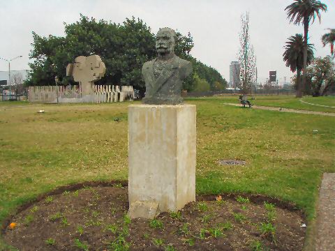 Bust of Carlos Thays and Basque friendship sculpture