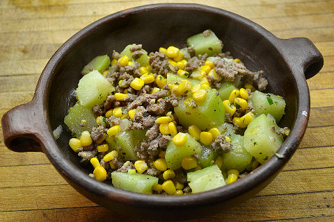 Picadillo de Chayote y Maiz