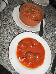 La Reina Kunti - vegetable albondigas and tomato dhal