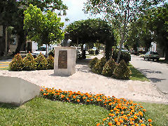 Memorial bust to Saenz