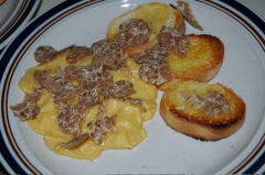 Scrambled eggs with white truffles