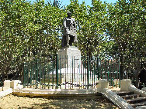 Plaza Vicente Lopez y Planes