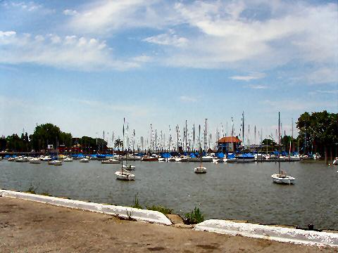 Plaza Vicente Lopez y Planes