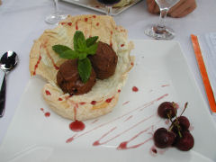 Vinedo de los Vientos - bitter chocolate helado with fresh cherries