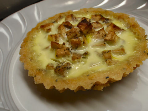 Apple and grapefruit tartlet