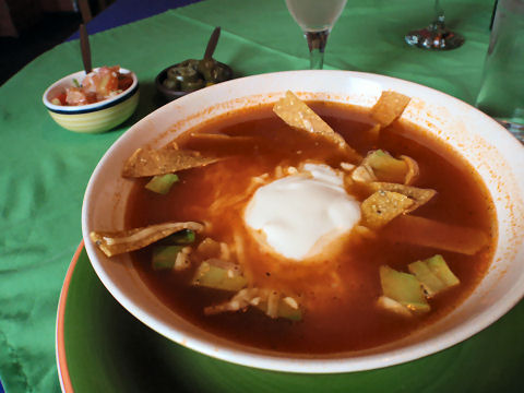 Plaza Garibaldi - sopa de azteca