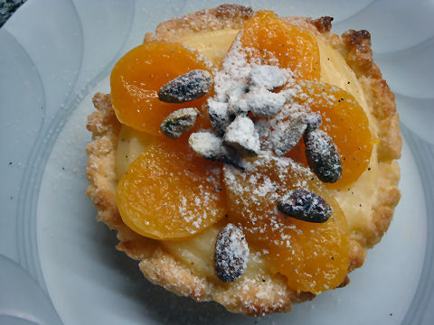 Apricot pistachio tartlet