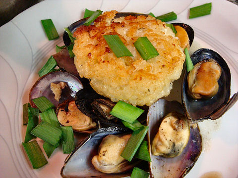 Black Pepper Mussels with Risotto Cake