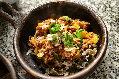 Pumpernickel Linguini with Deli Bolognese