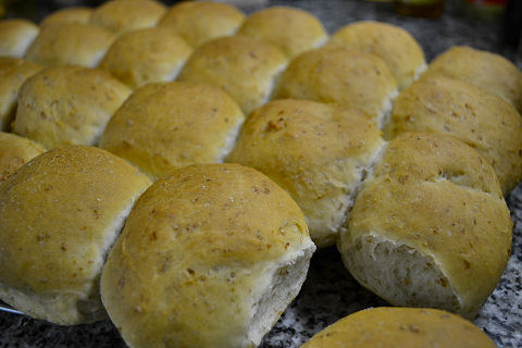 Whole Wheat Garlic-Chili Rolls