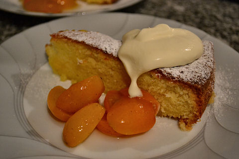 Lemon curd cake