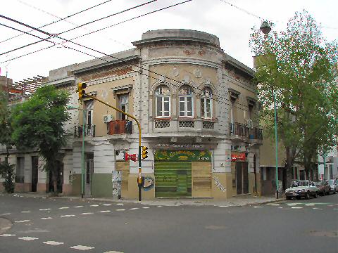 interesting building along 15 de noviembre de 1889