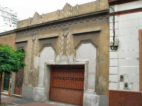 interesting building along 15 de noviembre de 1889