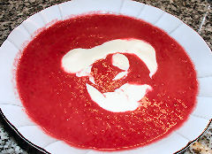 Borscht with sour cream