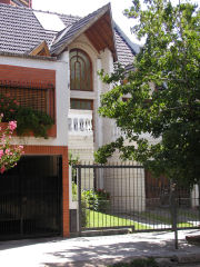 3 de Febrero - interesting house in 4600 block