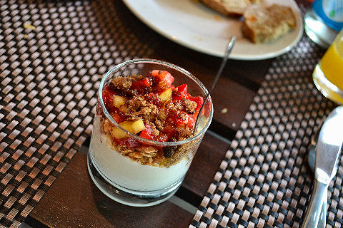 Aipim - yogurt and granola