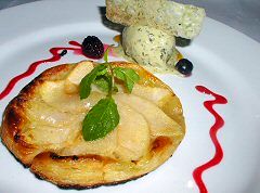 Almanza - tart tatin con helado de estragon