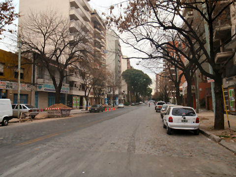 Walk along Avenida Alvarez Thomas