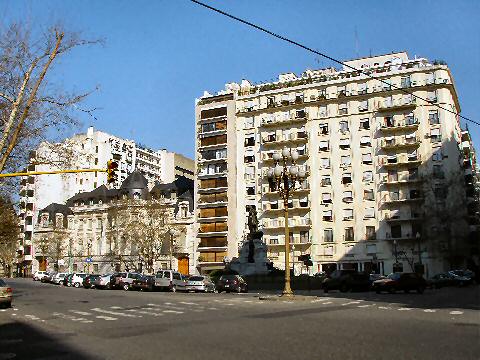 Plaza Carlos Pellegrini