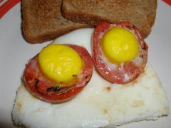 Baked eggs and tomato